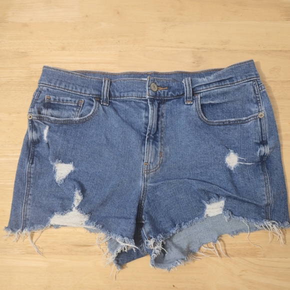 Old Navy Mid-Rise Denim Boyfriend Shorts Size 8 - Picture 1 of 7